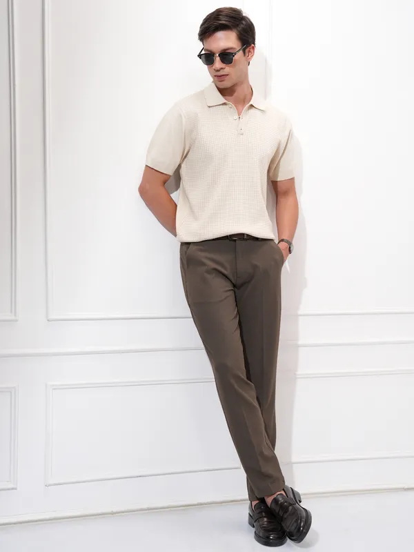 Highlander Men Khaki Solid Slim Fit Regular Trousers
