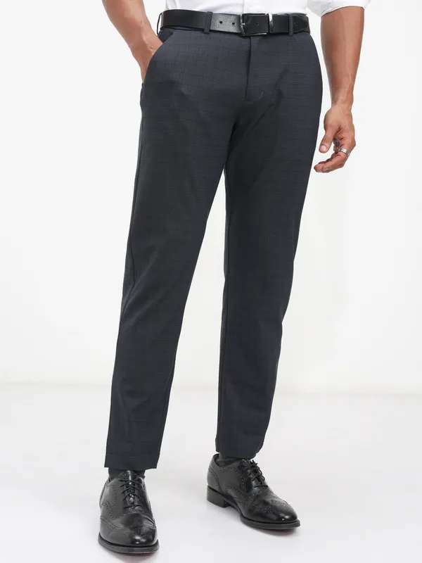 Highlander Men Grey Slim Fit Checked Casual Trouser