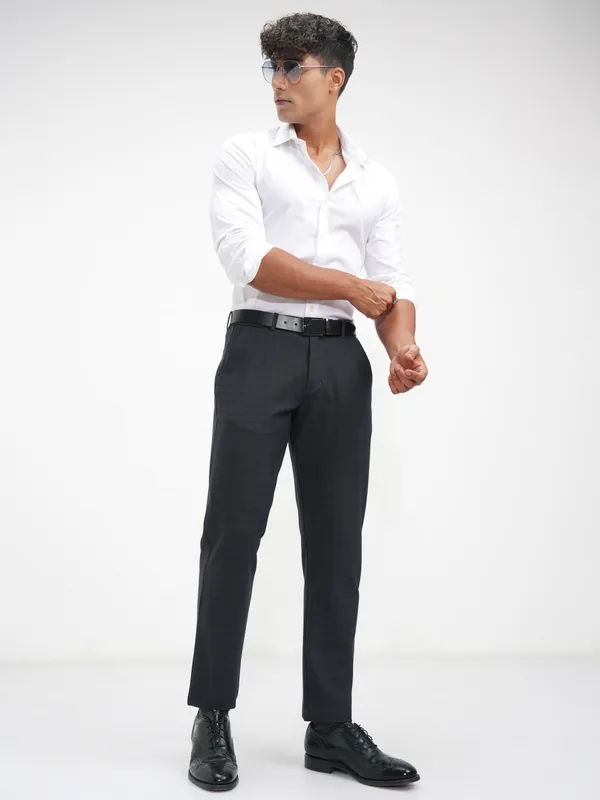 Highlander Men Grey Slim Fit Checked Casual Trouser