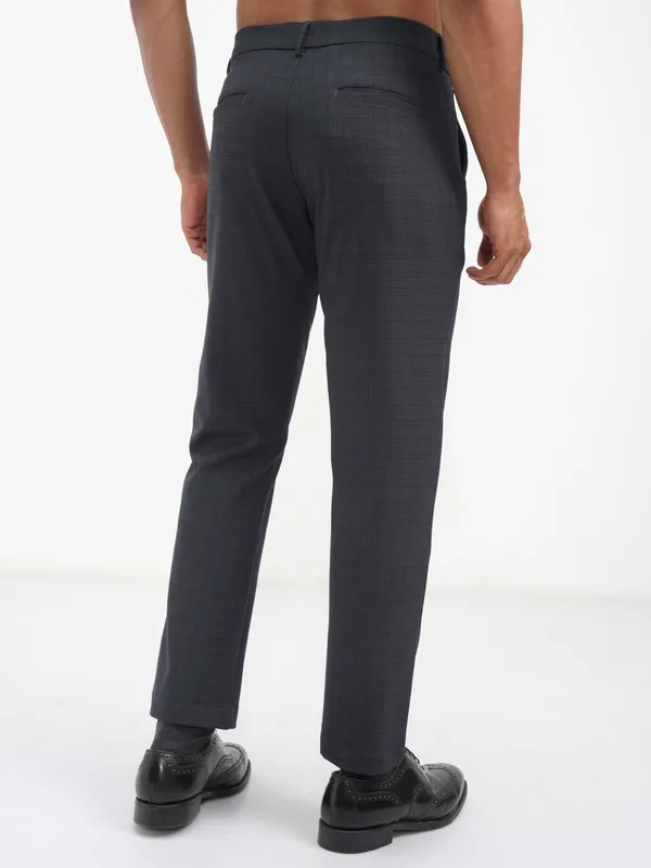 Highlander Men Grey Slim Fit Checked Casual Trouser