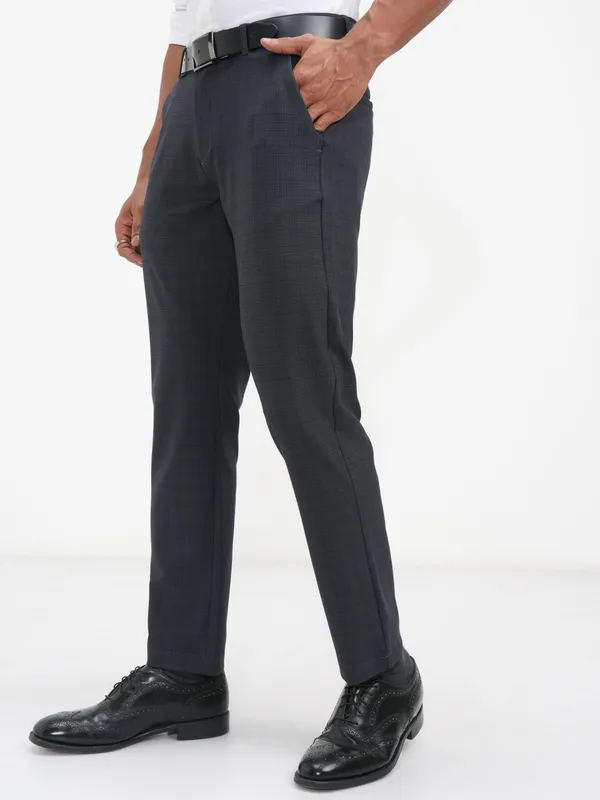 Highlander Men Grey Slim Fit Checked Casual Trouser