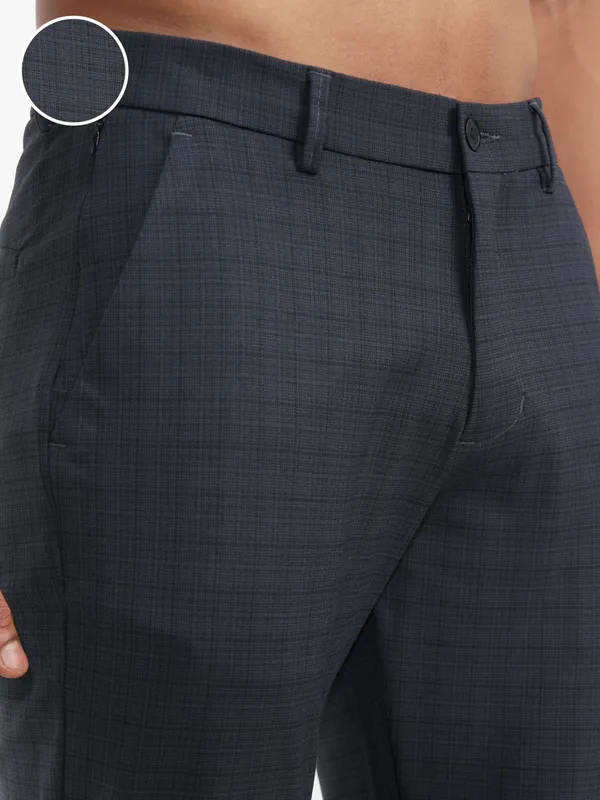 Highlander Men Grey Slim Fit Checked Casual Trouser