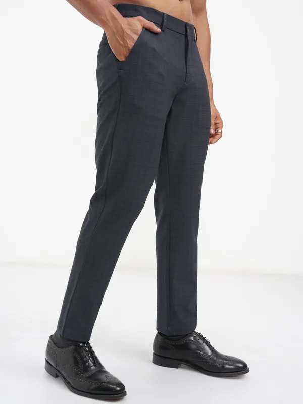 Highlander Men Grey Slim Fit Checked Casual Trouser