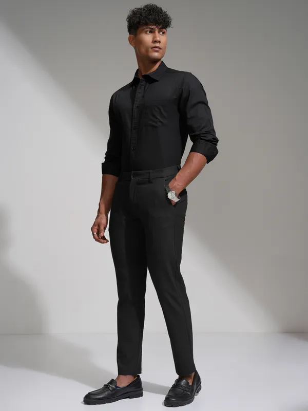 Highlander Men Black Slim Fit Solid Casual Trouser