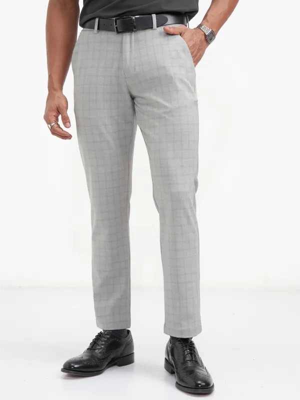 Highlander Men Grey Slim Fit Checked Casual Trouser