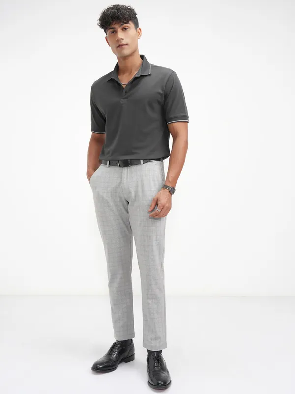 Highlander Men Grey Slim Fit Checked Casual Trouser