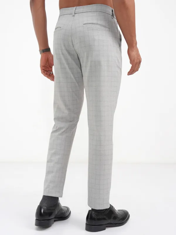 Highlander Men Grey Slim Fit Checked Casual Trouser