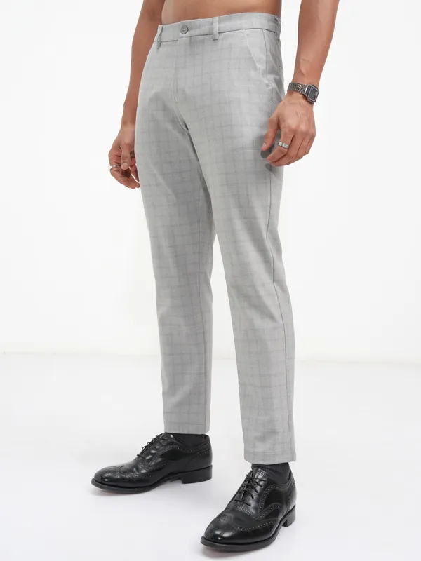 Highlander Men Grey Slim Fit Checked Casual Trouser
