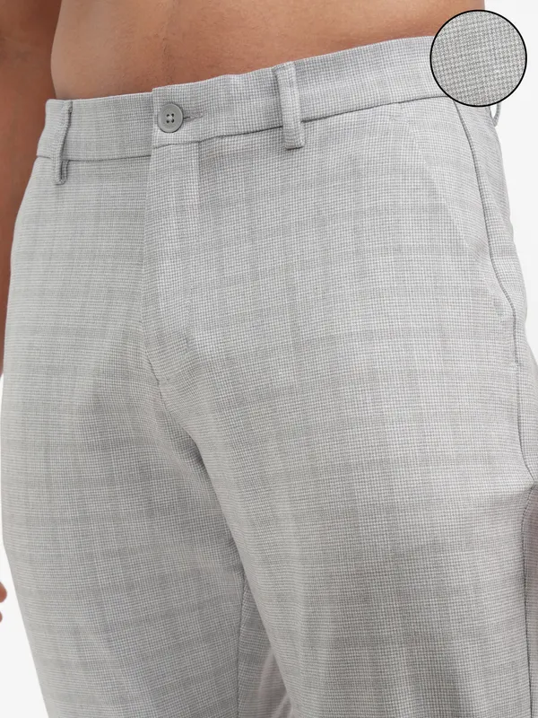 Highlander Men Grey Slim Fit Checked Casual Trouser