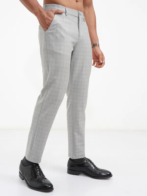 Highlander Men Grey Slim Fit Checked Casual Trouser