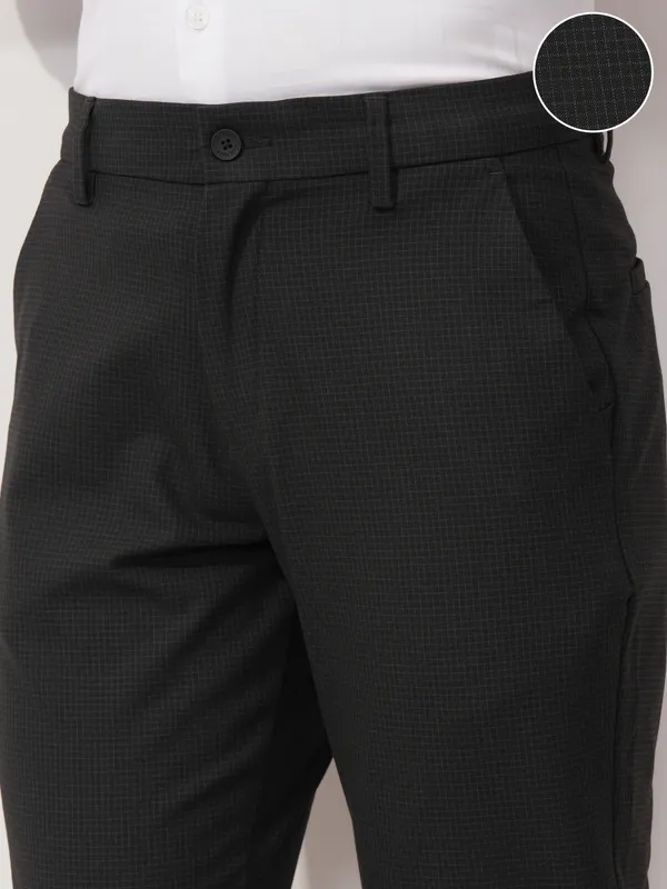 Highlander Men Black Slim Fit Solid Formal Trouser