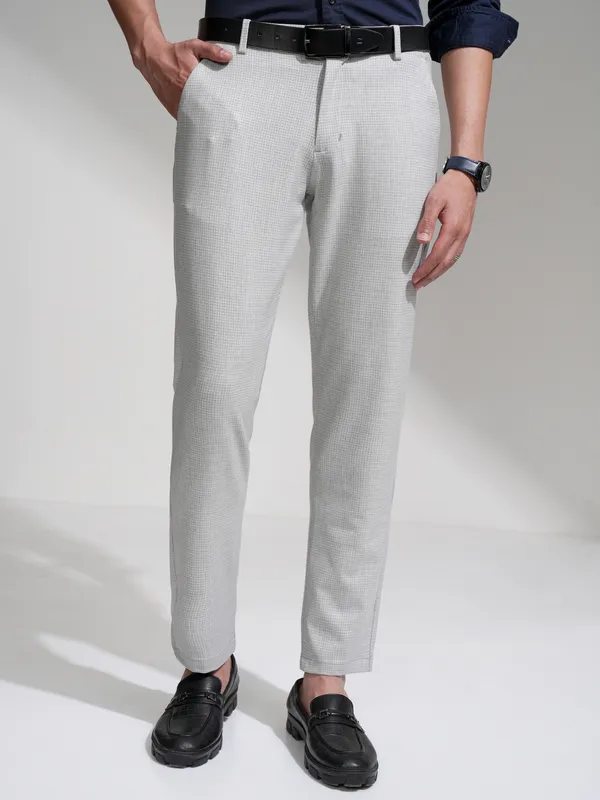 Highlander Men Grey Slim Fit Checked Casual Trouser