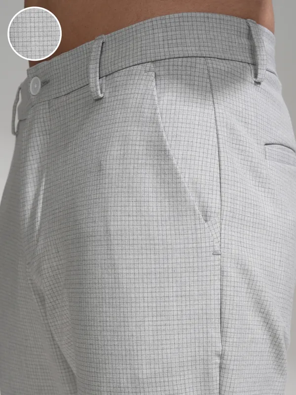 Highlander Men Grey Slim Fit Checked Casual Trouser