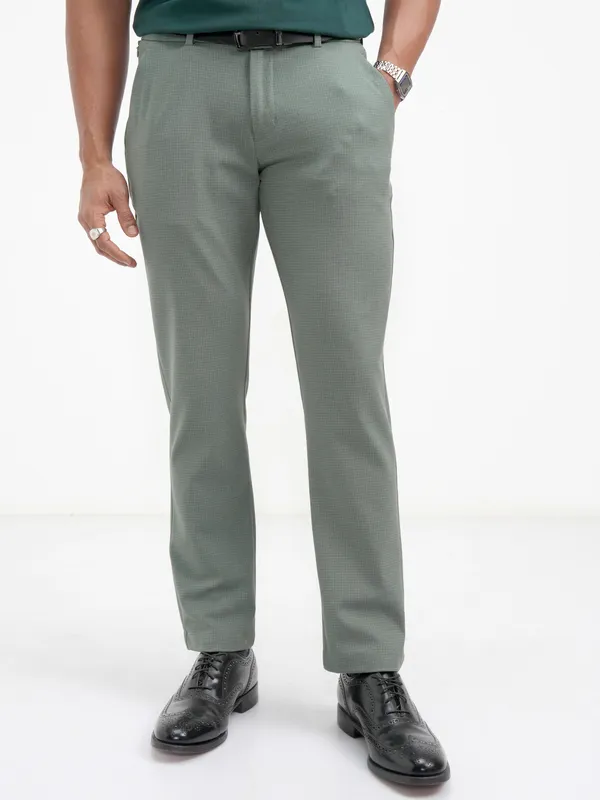 Highlander Men Green Slim Fit Checked Casual Trouser