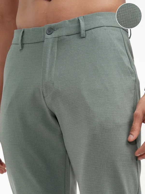 Highlander Men Green Slim Fit Checked Casual Trouser