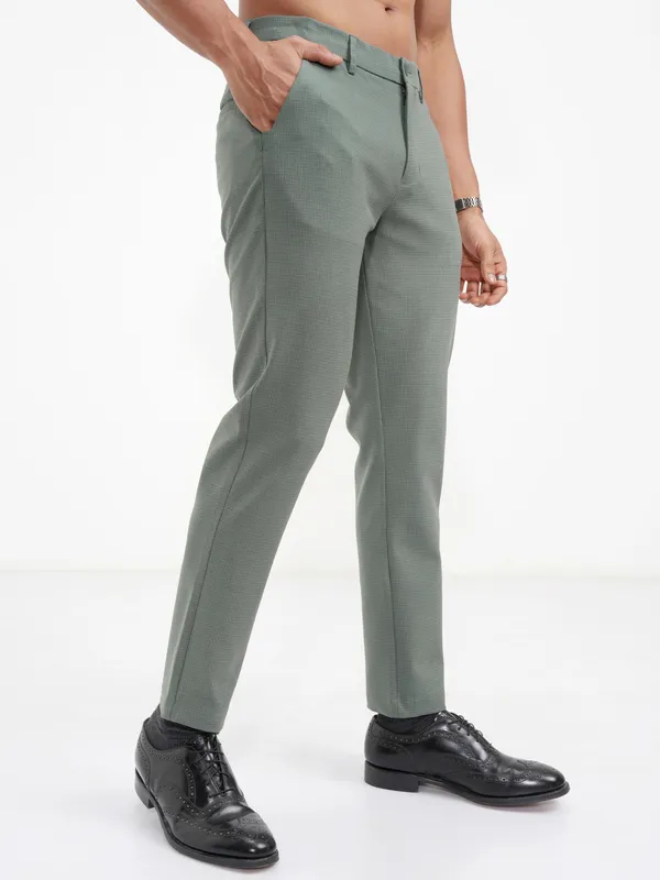 Highlander Men Green Slim Fit Checked Casual Trouser