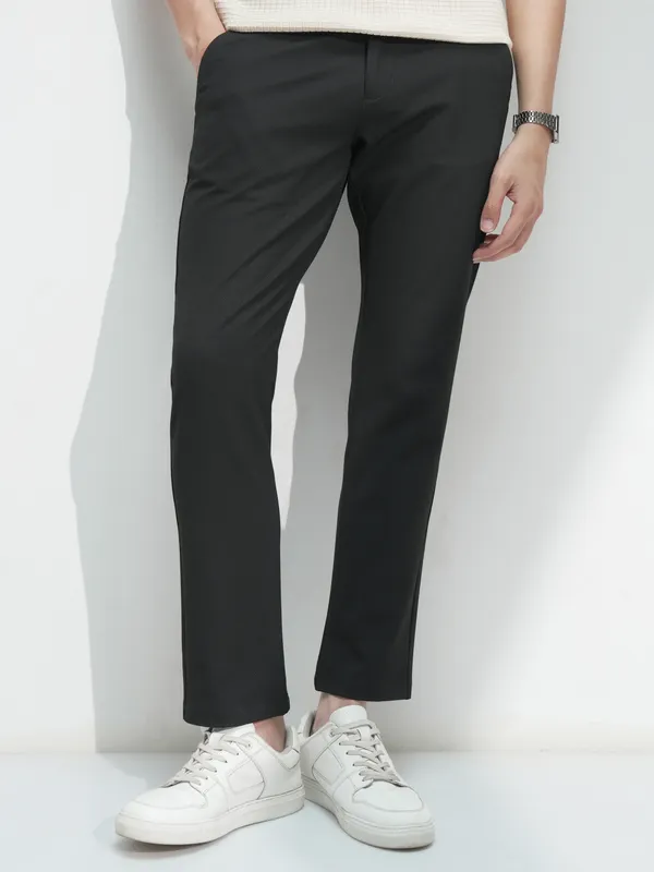 Highlander Men Black Slim Fit Solid Casual Trouser