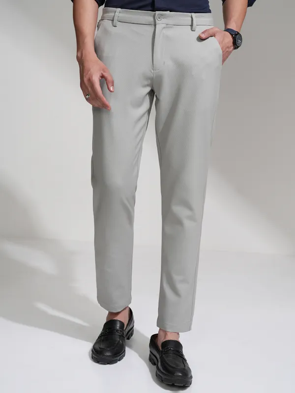 Highlander Men Grey Slim Fit Solid Casual Trouser