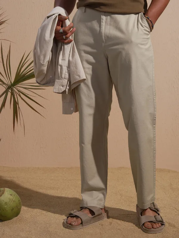 Highlander Men Grey Relaxed Fit Solid Casual Trouser