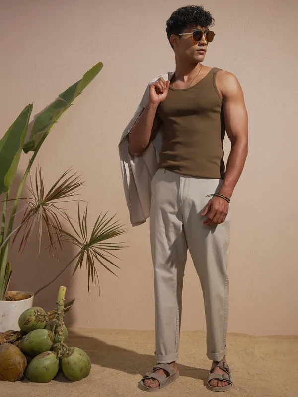 Highlander Men Grey Relaxed Fit Solid Casual Trouser