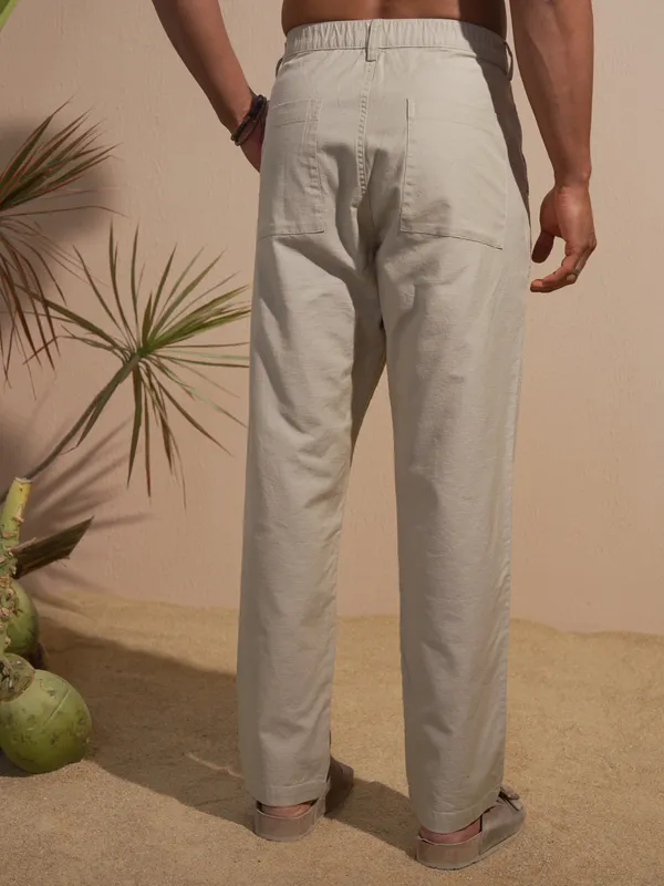 Highlander Men Grey Relaxed Fit Solid Casual Trouser