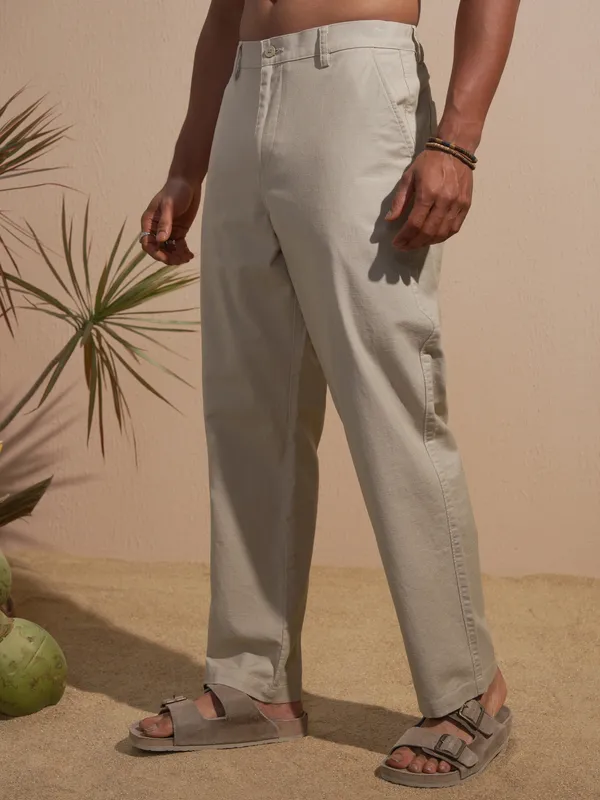 Highlander Men Grey Relaxed Fit Solid Casual Trouser