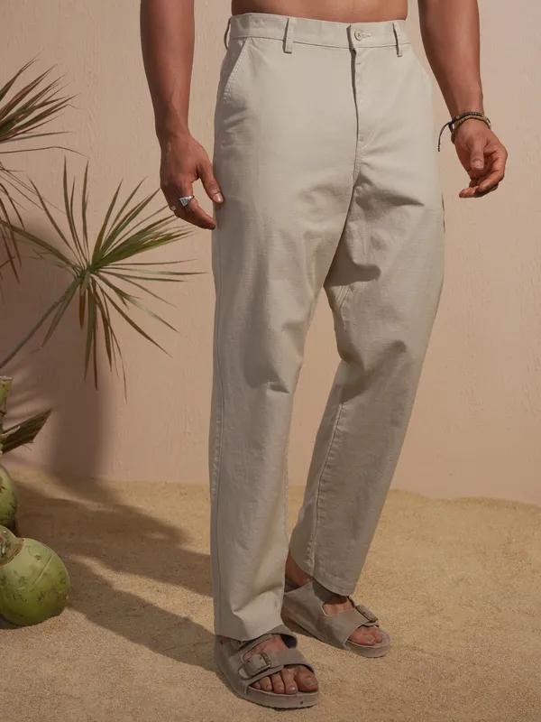 Highlander Men Grey Relaxed Fit Solid Casual Trouser