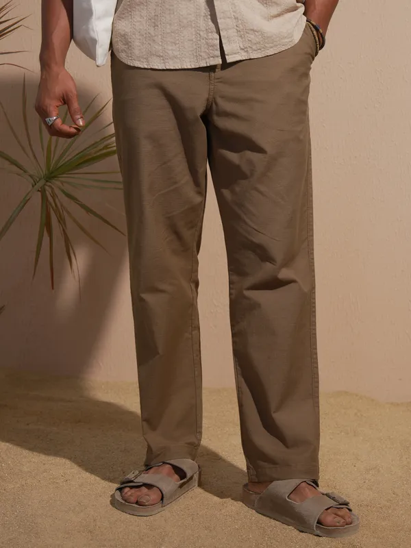 Highlander Men Brown Relaxed Fit Solid Casual Trouser