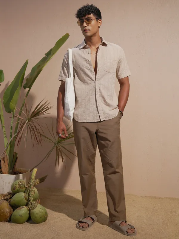 Highlander Men Brown Relaxed Fit Solid Casual Trouser