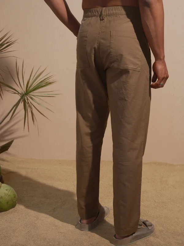 Highlander Men Brown Relaxed Fit Solid Casual Trouser