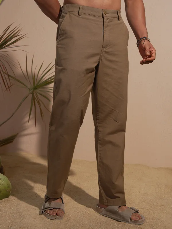 Highlander Men Brown Relaxed Fit Solid Casual Trouser