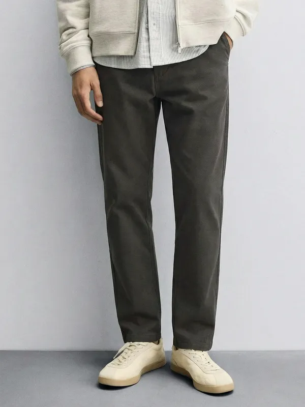 Highlander Men Black Relaxed Fit Solid Casual Trouser