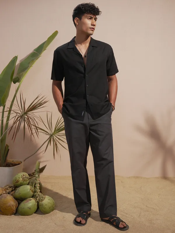 Highlander Men Black Relaxed Fit Solid Casual Trouser