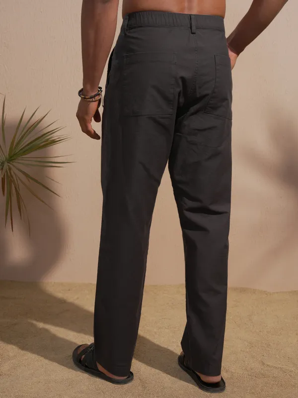Highlander Men Black Relaxed Fit Solid Casual Trouser