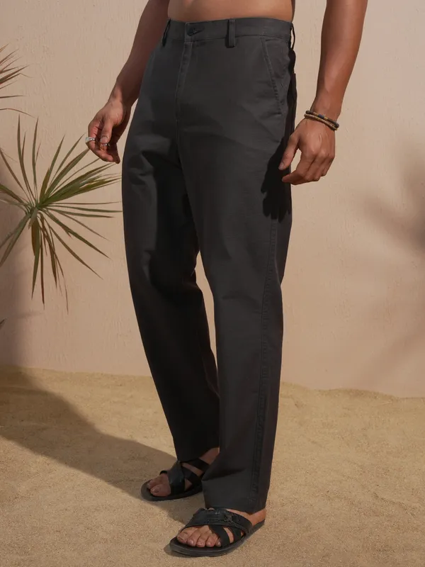Highlander Men Black Relaxed Fit Solid Casual Trouser