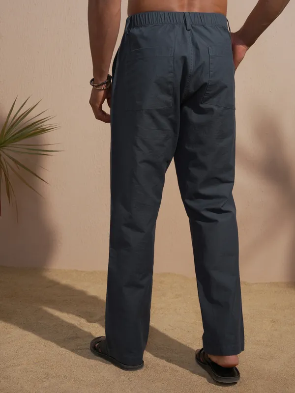 Highlander Men Green Relaxed Fit Solid Casual Trouser