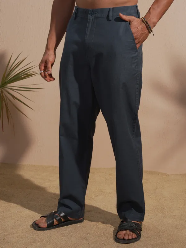 Highlander Men Green Relaxed Fit Solid Casual Trouser