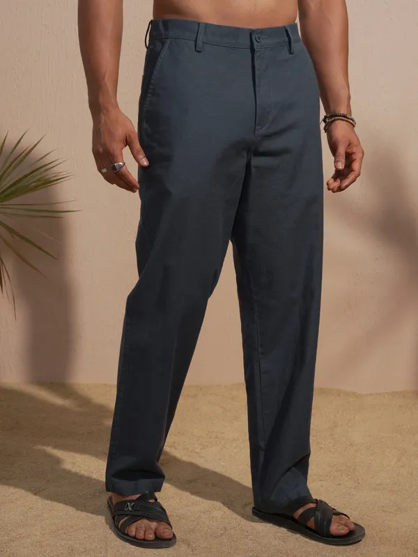 Highlander Men Green Relaxed Fit Solid Casual Trouser