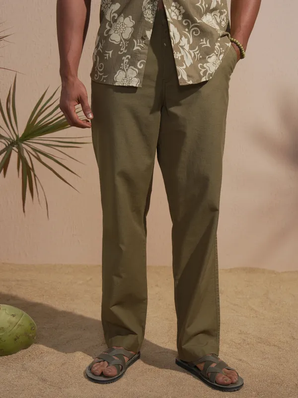 Highlander Men Brown Relaxed Fit Solid Casual Trouser