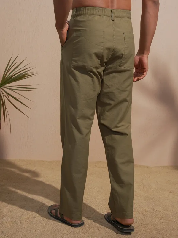 Highlander Men Brown Relaxed Fit Solid Casual Trouser