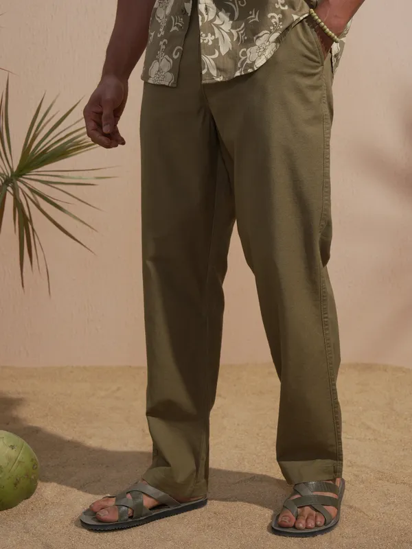 Highlander Men Brown Relaxed Fit Solid Casual Trouser