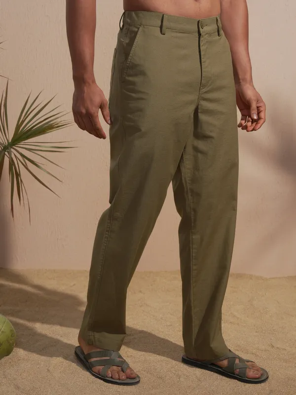 Highlander Men Brown Relaxed Fit Solid Casual Trouser