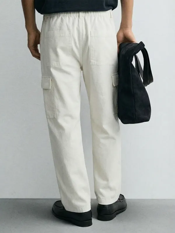 Highlander Men White Relaxed Fit Solid Cargo
