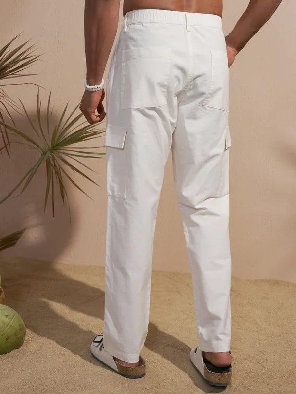 Highlander Men White Relaxed Fit Solid Cargo