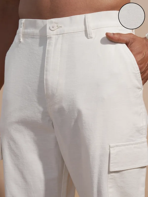 Highlander Men White Relaxed Fit Solid Cargo
