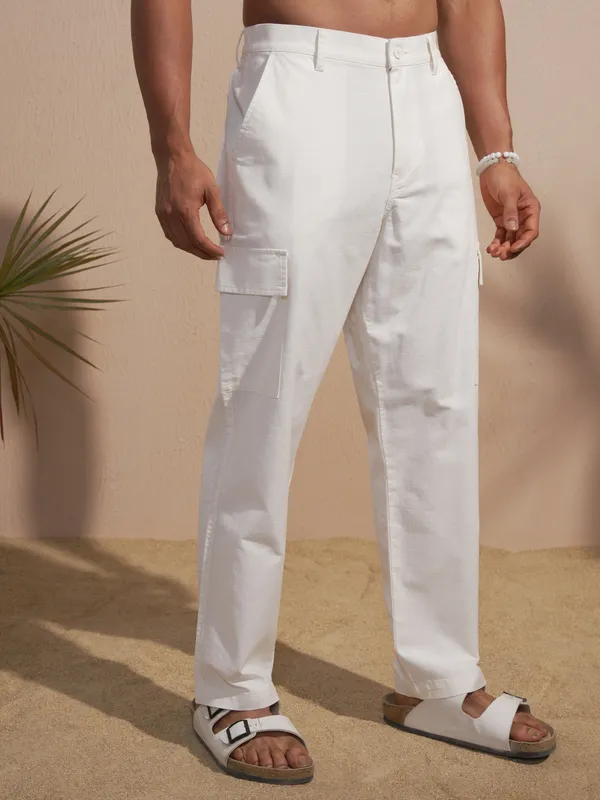 Highlander Men White Relaxed Fit Solid Cargo