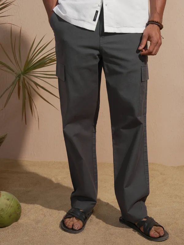 Highlander Men Grey Relaxed Fit Solid Cargo