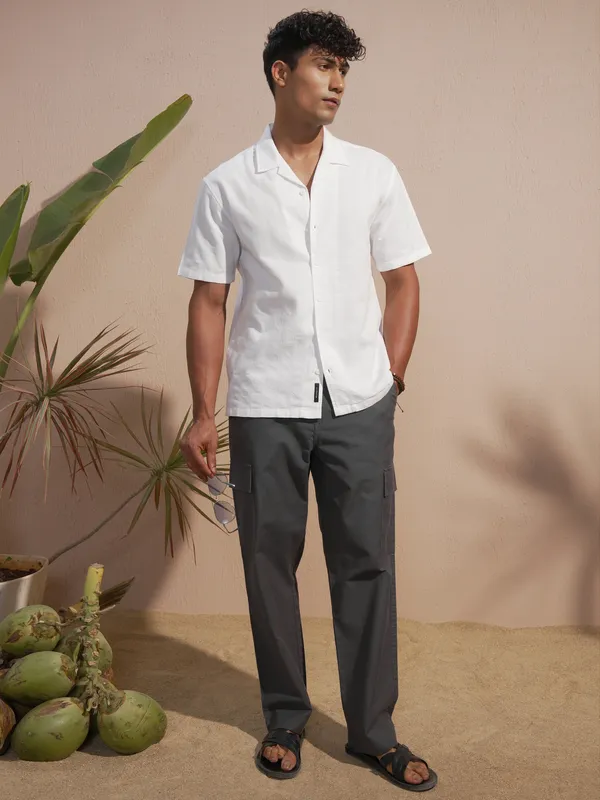 Highlander Men Grey Relaxed Fit Solid Cargo