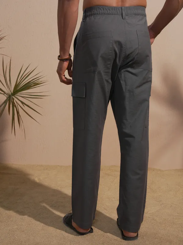 Highlander Men Grey Relaxed Fit Solid Cargo