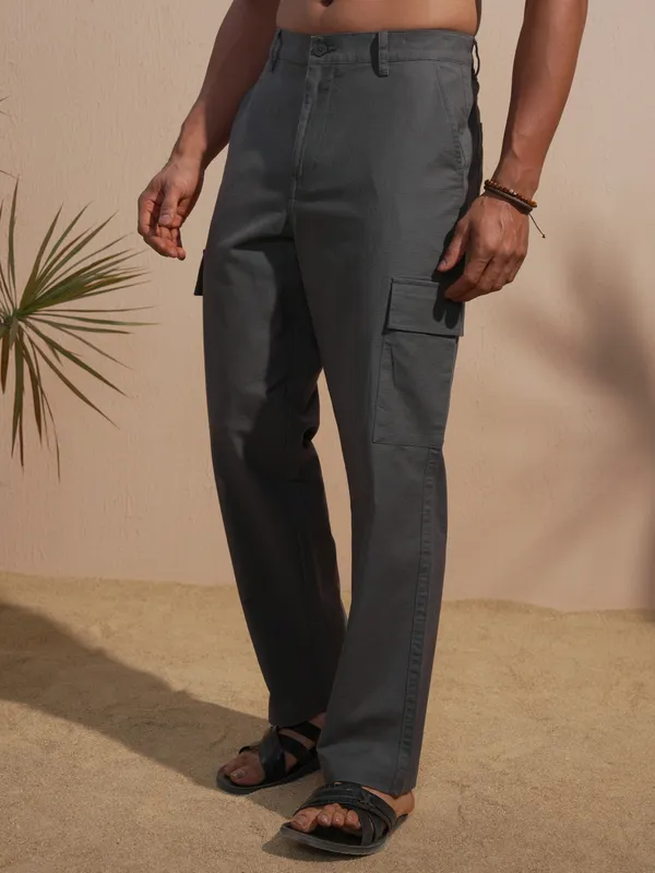 Highlander Men Grey Relaxed Fit Solid Cargo